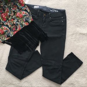 BOGO🍾 • GAP gray edgy skinny jeans